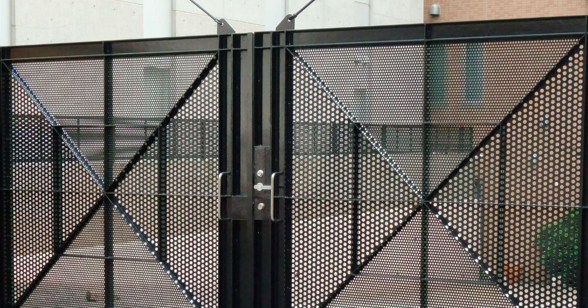 Manutenção de portão basculante